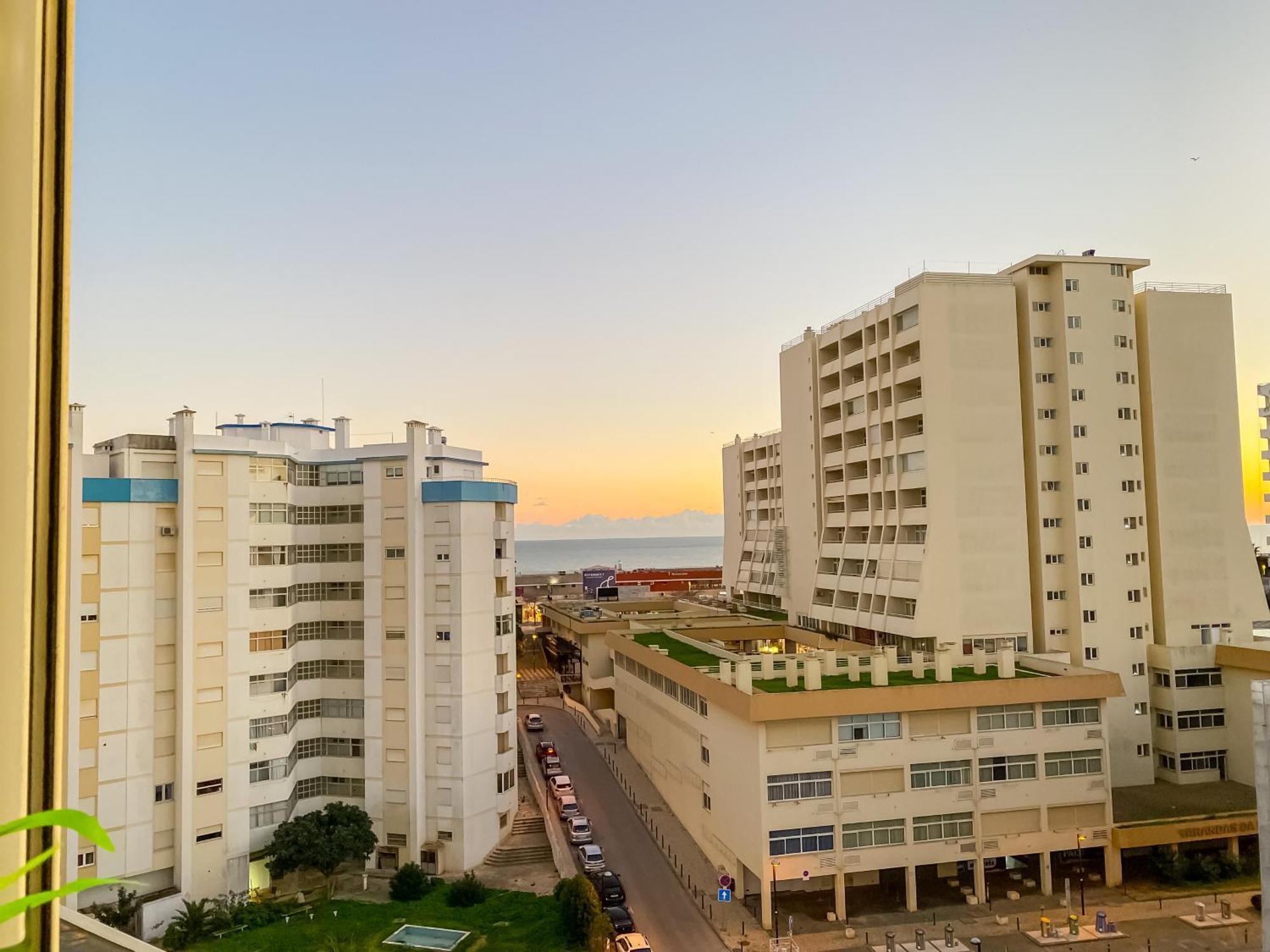 Luxury 2 Min Beach With Balcony, Ocean View, Wifi, Ac, Smarttv Portimão Zewnętrze zdjęcie