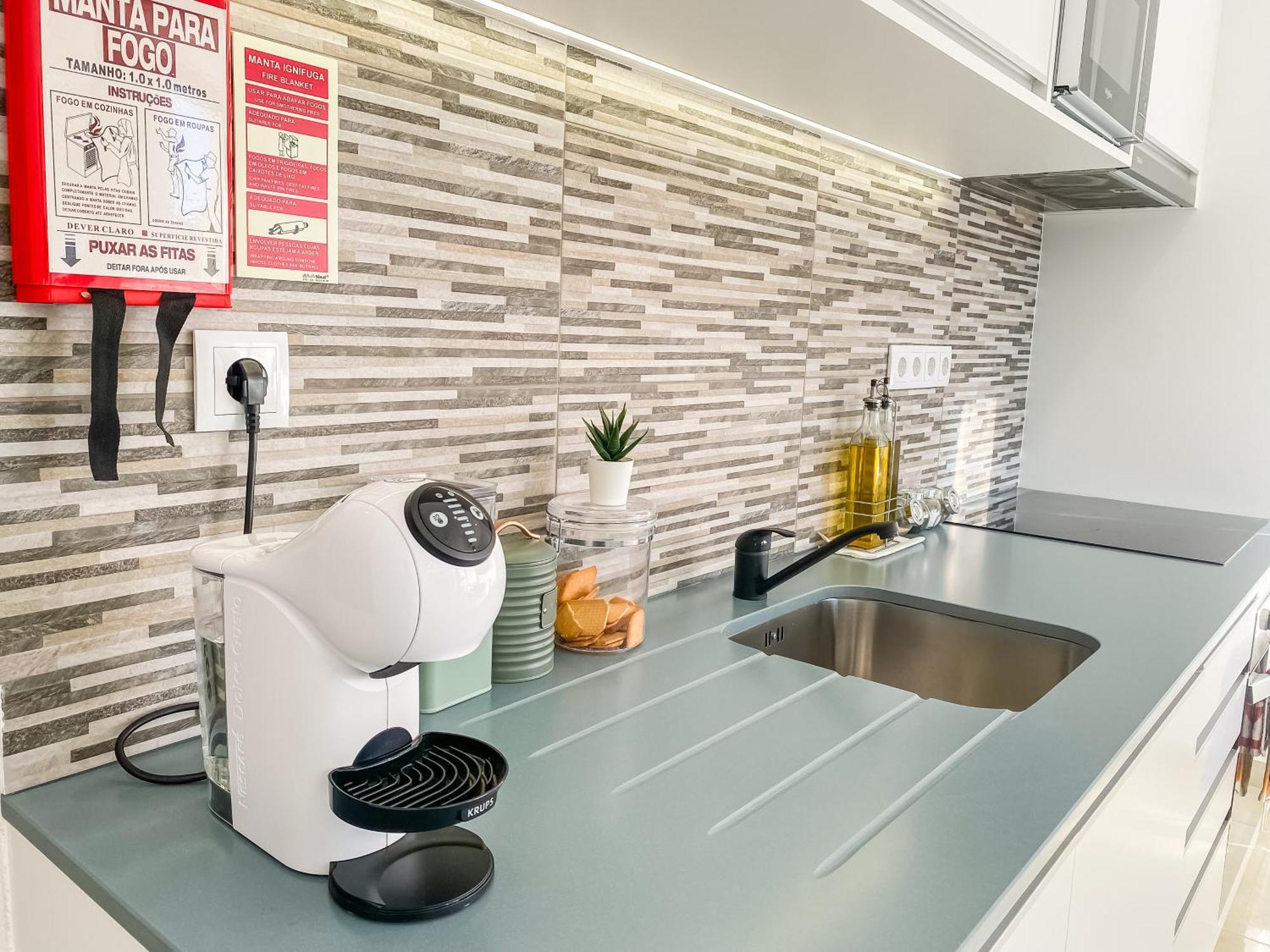 Luxury 2 Min Beach With Balcony, Ocean View, Wifi, Ac, Smarttv Portimão Zewnętrze zdjęcie